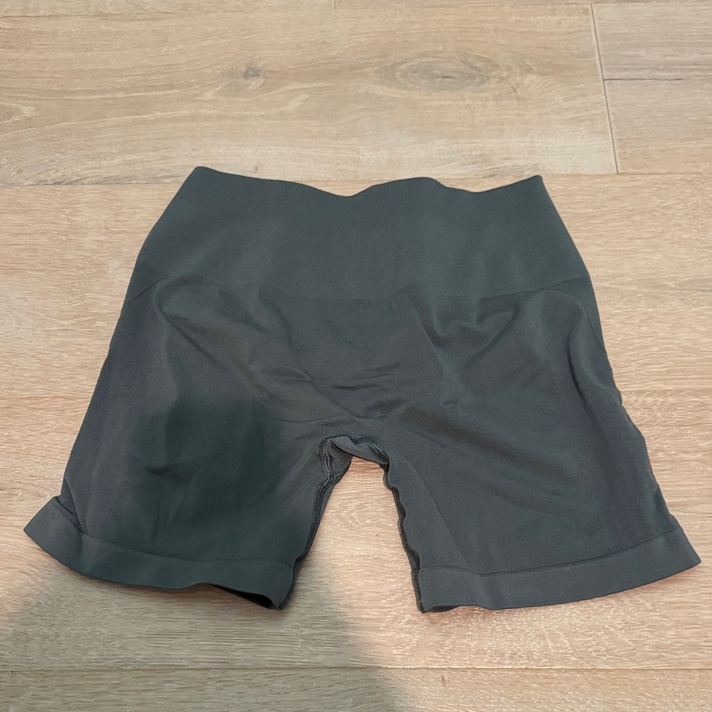 Alphalete Black High-Rise Bike Shorts with Logo - Picture 2 of 2